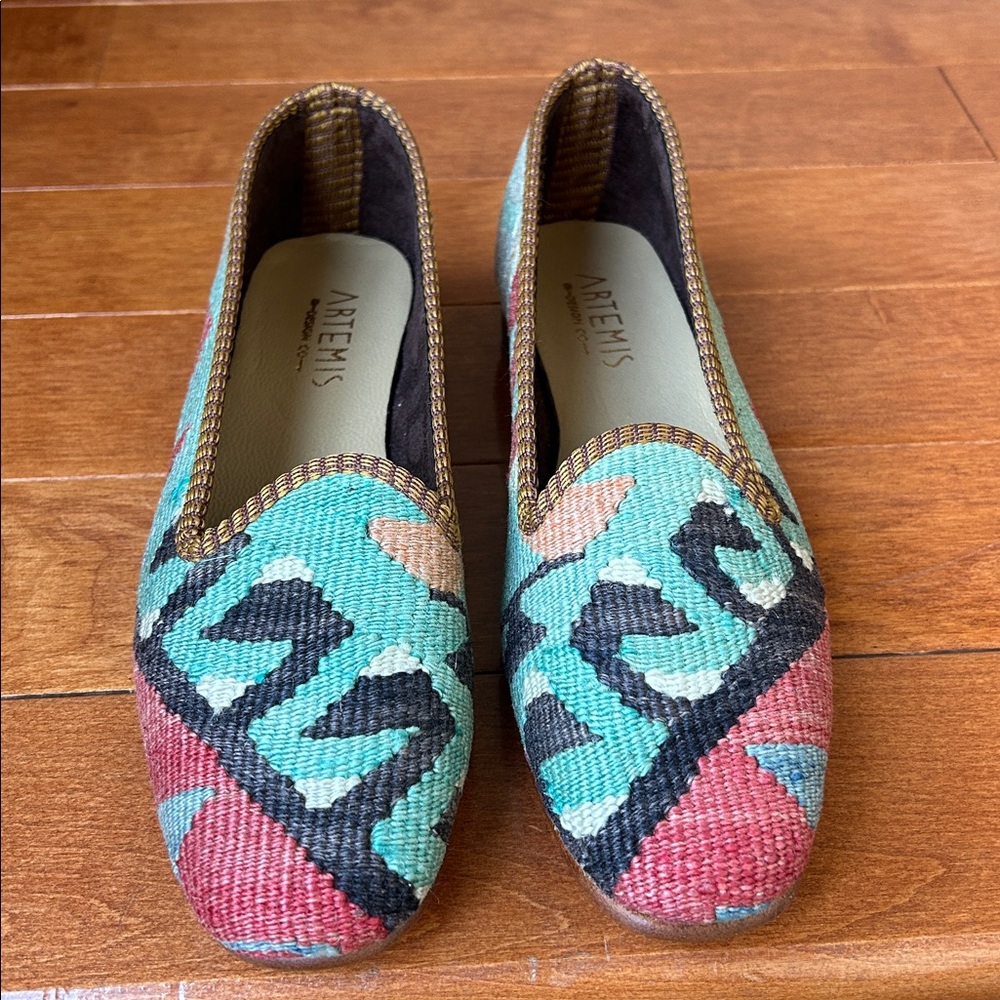 NWOT Women's Artemis Trading Company Kilim Loafers Size 8.5